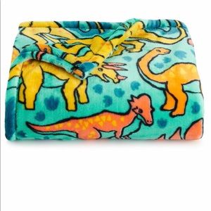 NWT Super soft, large plush throw blanket w/ dinos